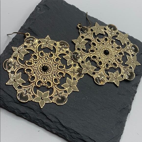 Francesca's Collections Jewelry - 🔥 2/$15 Francesca’s Flower Mandala Earrings